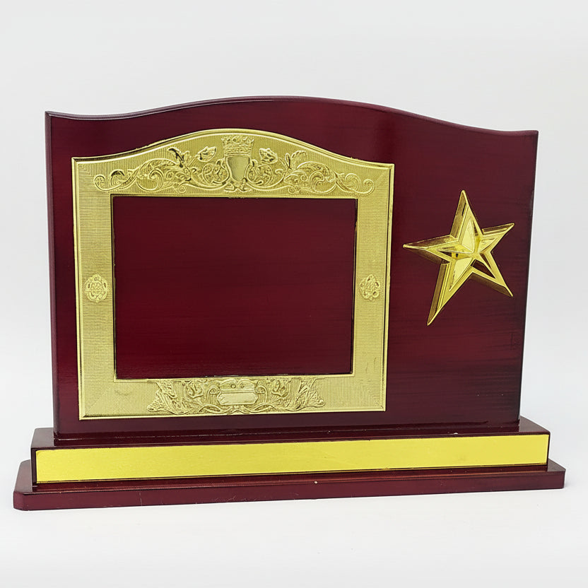 Decorative plaque with gold frame and star on a red background, featuring dimensions and price.